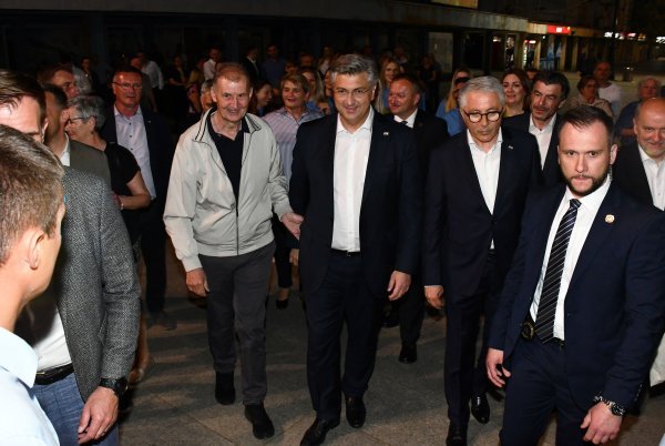 Andrej Plenković na skupu HDZ-a u Slavonskom Brodu