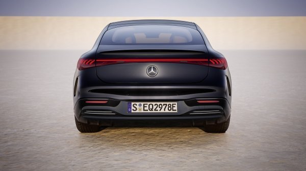 Mercedes-Benz EQS 580 4MATIC: Obsidian black metalik boja