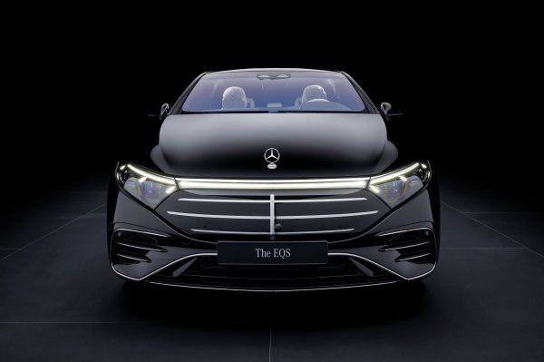 Mercedes-Benz EQS 580 4MATIC: Obsidian black metalik boja