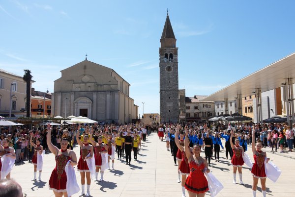 Umag plesao u Rim Tim Tagi Dim ritmu