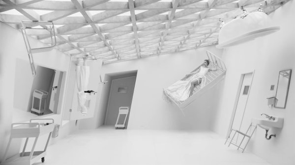 Spot Taylor Swift 'Fortnight'