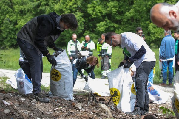 Tomislav Tomašević čistio otpad u Sesvetskom Kraljevcu