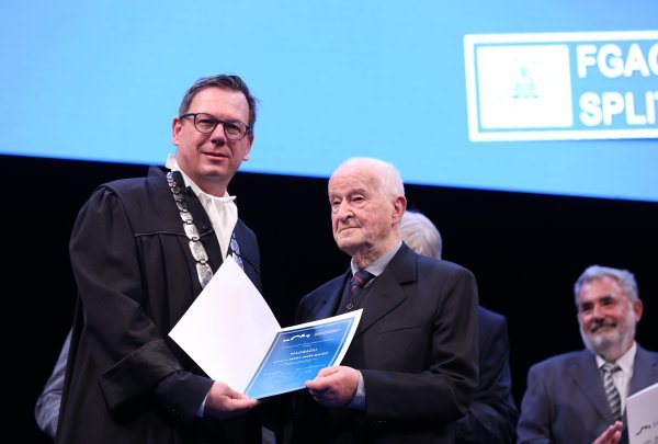 Jakša Miličić primio je nagradu za životno djelo Fakulteta građevinarstva u Splitu