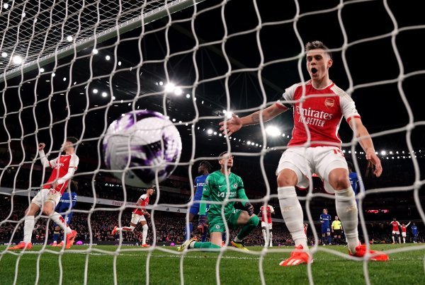 Petarda u londonskom derbiju, Arsenal zasjeo na vrh Premier lige