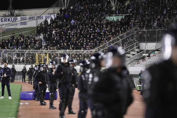 Još 7 navijača uhićeno nakon nereda u Splitu: Gađali su policajce
