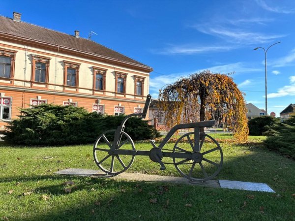 Spomenik biciklu u Koprivnici