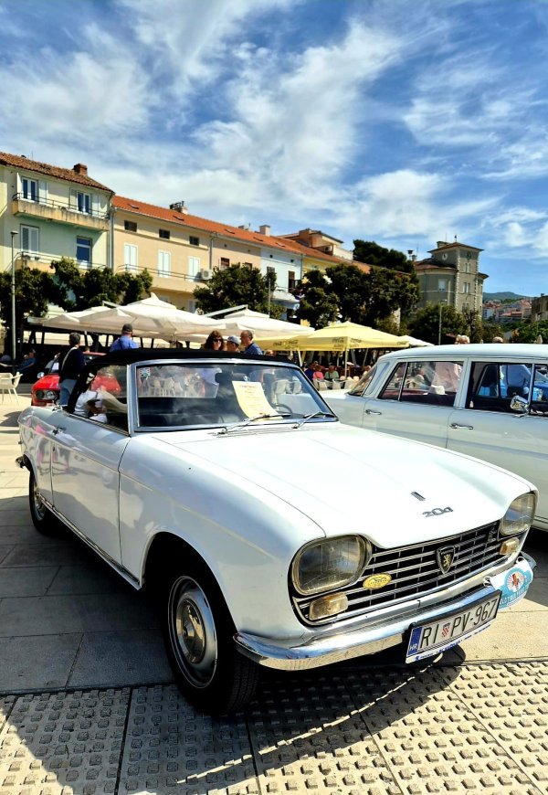 Starodobni automobili u Crikvenici