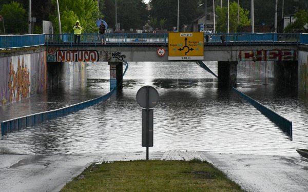 Nevrijeme u Slavonskom Brodu: Tuča i velike količine oborina poplavile ceste