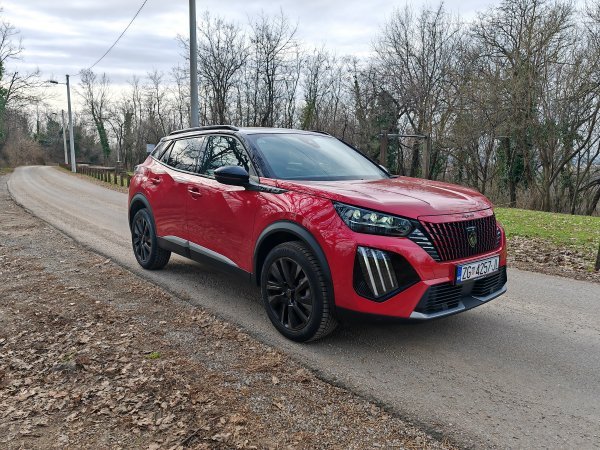 Peugeot 2008 PureTech 130 S&S EAT8 GT