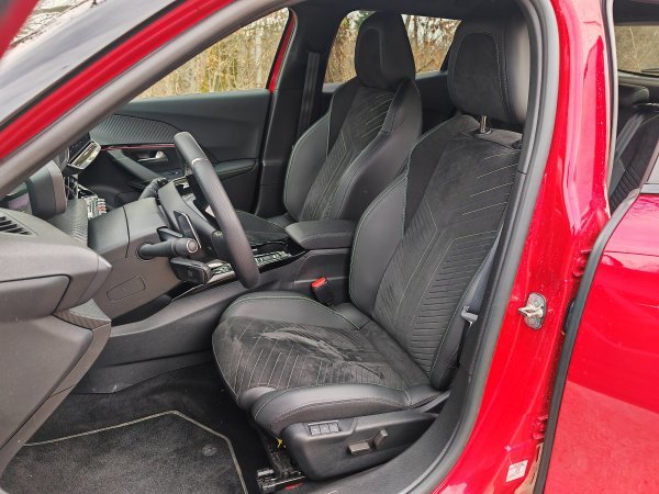 Peugeot 2008 PureTech 130 S&S EAT8 GT
