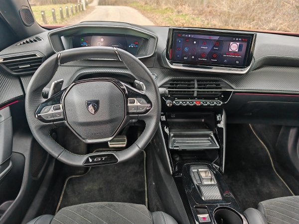 Peugeot 2008 PureTech 130 S&S EAT8 GT