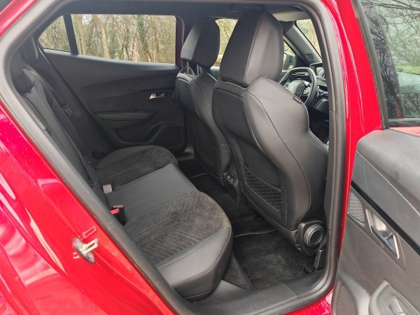 Peugeot 2008 PureTech 130 S&S EAT8 GT