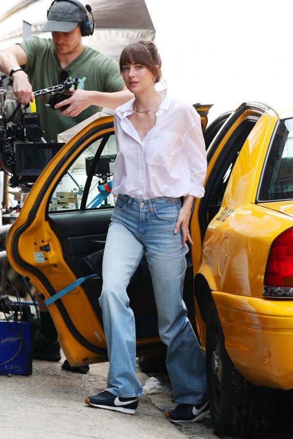 Dakota Johnson u tenisicama Daybreak brenda Nike