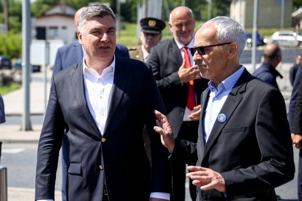 Tuzla: Milanović položio vijenac na spomen obilježju 115. brigade Hrvatskog vijeća obrane Zrinski Tuzla