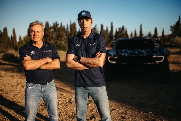 Carlos Sainz stariji i Nani Roma (desno) će voziti Ford Raptor za Dakar 2025