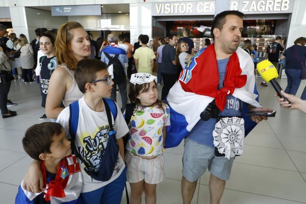 Doček Baby Lasagne na aerodromu