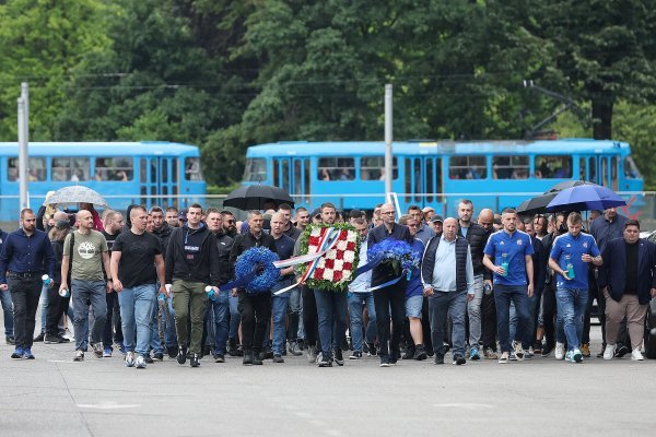 Zajec i Boban predvodili su polaganje cvijeća i paljene svijeća na spomeniku poginuli BBB-ovcima