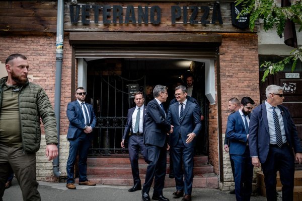 Antony Blinken i Dmitro Kuleba u pizzeriji Veterano