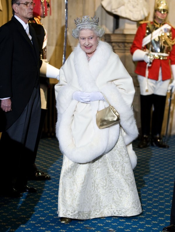 Kraljica Elizabeta 2019. prekinula je praksu kupovine novih krznenih komada