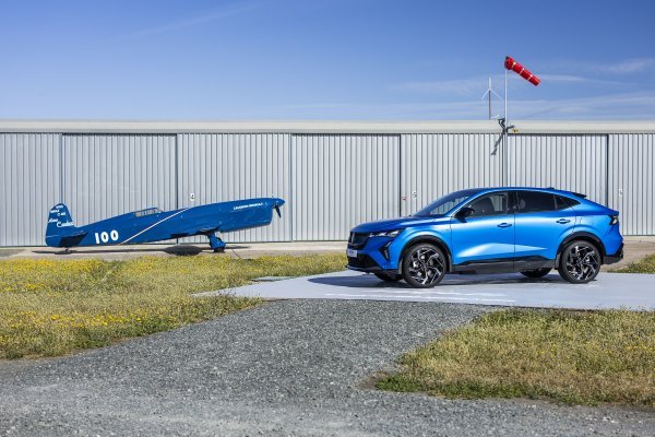 Renault Rafale Atelier Alpine E-Tech 4x4 300 KS - Satin Summit Blue boja i zrakoplov Caudron-Renault Rafale