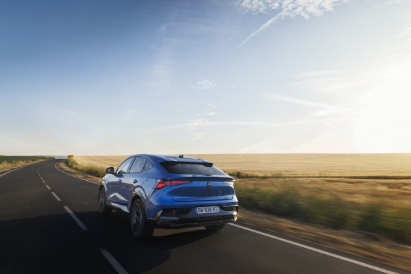 Renault Rafale Esprit Alpine E-Tech full hybrid 200 - Summit Blue boja