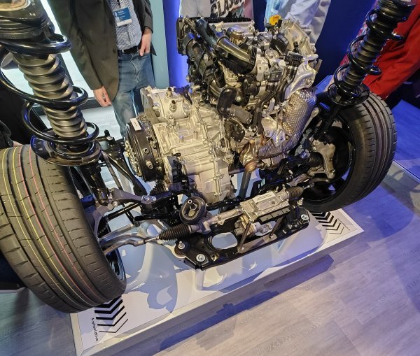 Renault Rafale E-Tech 4x4 300 KS - prednji pogonski sklop