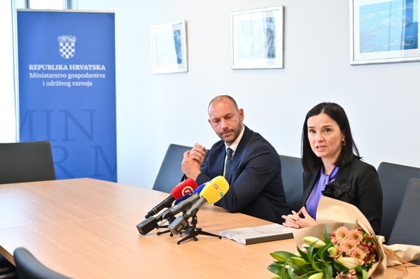 Damir Habijan predao je ministarske duznosti Mariji Vučković