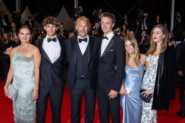 Kevin Costner s djecom