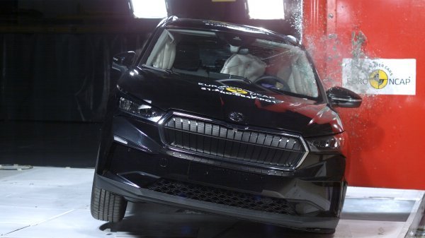 Škoda ENYAQ iV - Side Pole test 2021