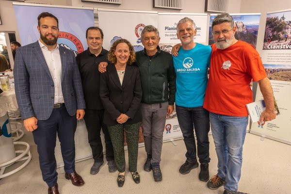 Ministrica kulture i dogradonačelnik Samobora s organizatorima festivala i iskusnim planinarima