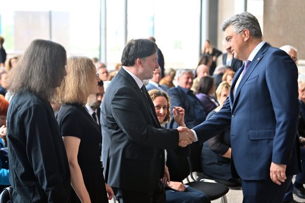 Andrej Plenković na oproštaju od Luka Paljetka u Nacionalnoj i sveučilišnoj knjižnici