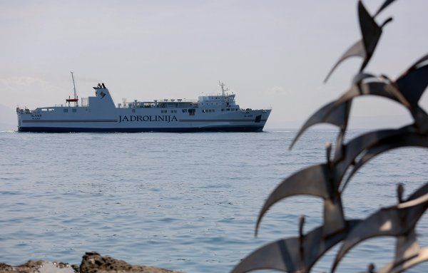 Jadrolinijin trajekt Oliver