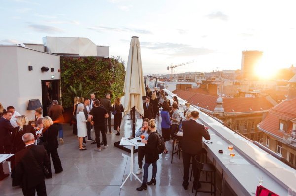 Rooftop bar artotel Zagreb