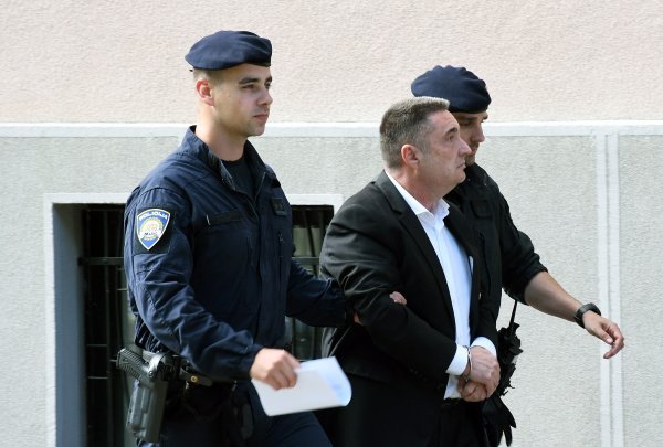 Sisak: Privođenje sina Darinka Dumbovića, počasnog konzula i šefice bolnice