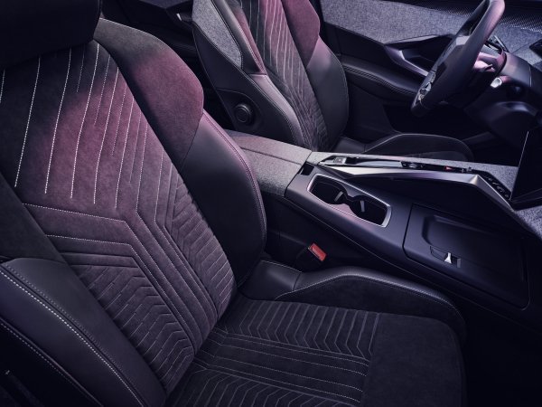 Peugeot e-3008