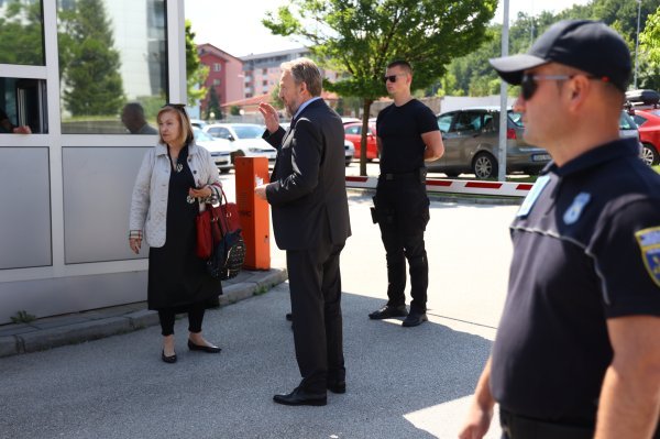 Bakir Izetbegović saslušan u prostorijama SIPA-e