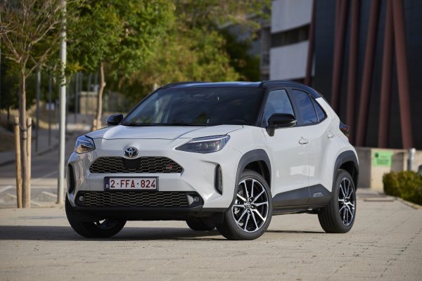 Toyota Yaris Cross GR Sport - Dynamic Grey boja