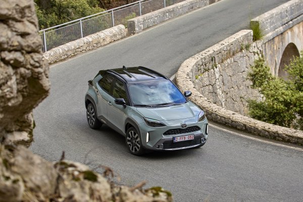 Toyota Yaris Cross Premiere Edition - Urban Khaki boja