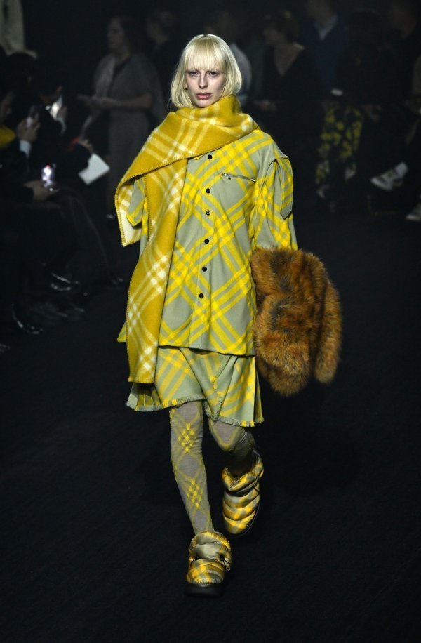 Burberry 2023., prva kolekcija Daniela Leeja za brend