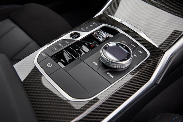 BMW 330i Limuzina – Arctic Race Blue metalik boja