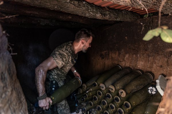 Topničke granate na fronti u Ukrajiini