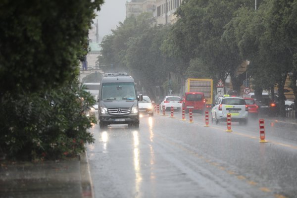 Rijeka: Povremena jaka kiša otežava promet