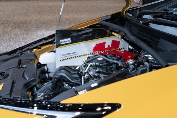 Prototip vozila s 1,5L rednim 4-cilindričnim motorom koji razvija Toyota Motor Corporation