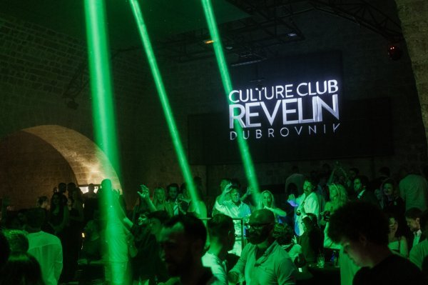 Nicole Artukovich i Liam Stewart