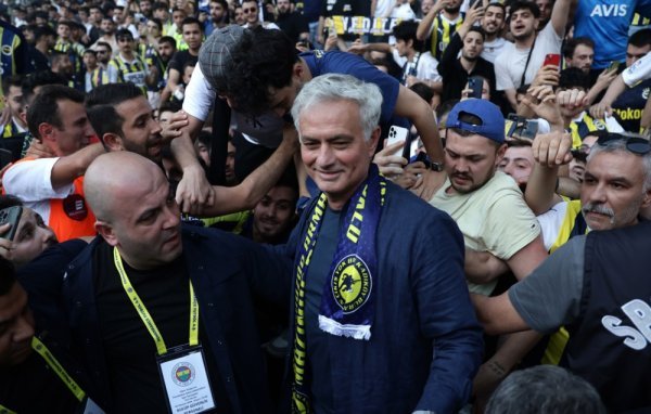 Jose Mourinho u Istanbulu potpisao za Fenerbahče