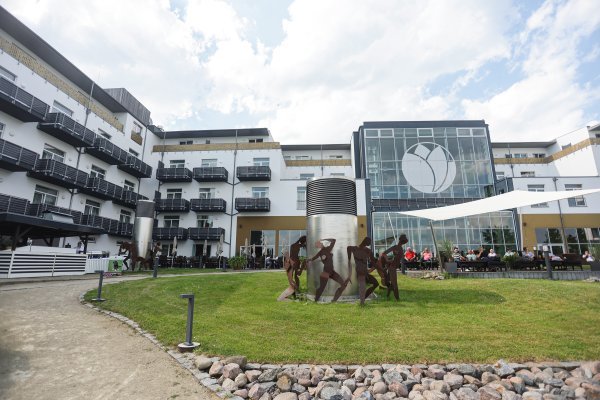 Hotel resort Mark Brandenburg i stadion Volksparkstadion u Neruppinu gdje će boraviti i trenirati Hrvati