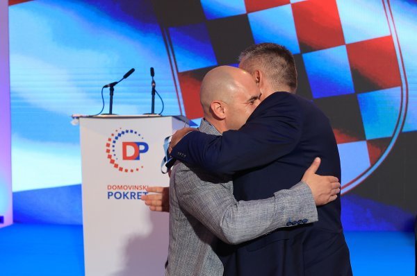 Stožer Domovinskog pokreta nakon objave rezultata izbornih anketa
