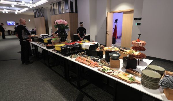 Ponuda hrane u izbornom stožeru Domovinskog pokreta