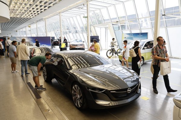 Opel proslavio 125 godina proizvodnje automobila u Rüsselsheimu