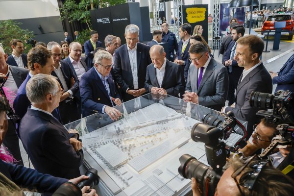 Opel proslavio 125 godina proizvodnje automobila u Rüsselsheimu: Planovi za projekt 'grEEn-campus'